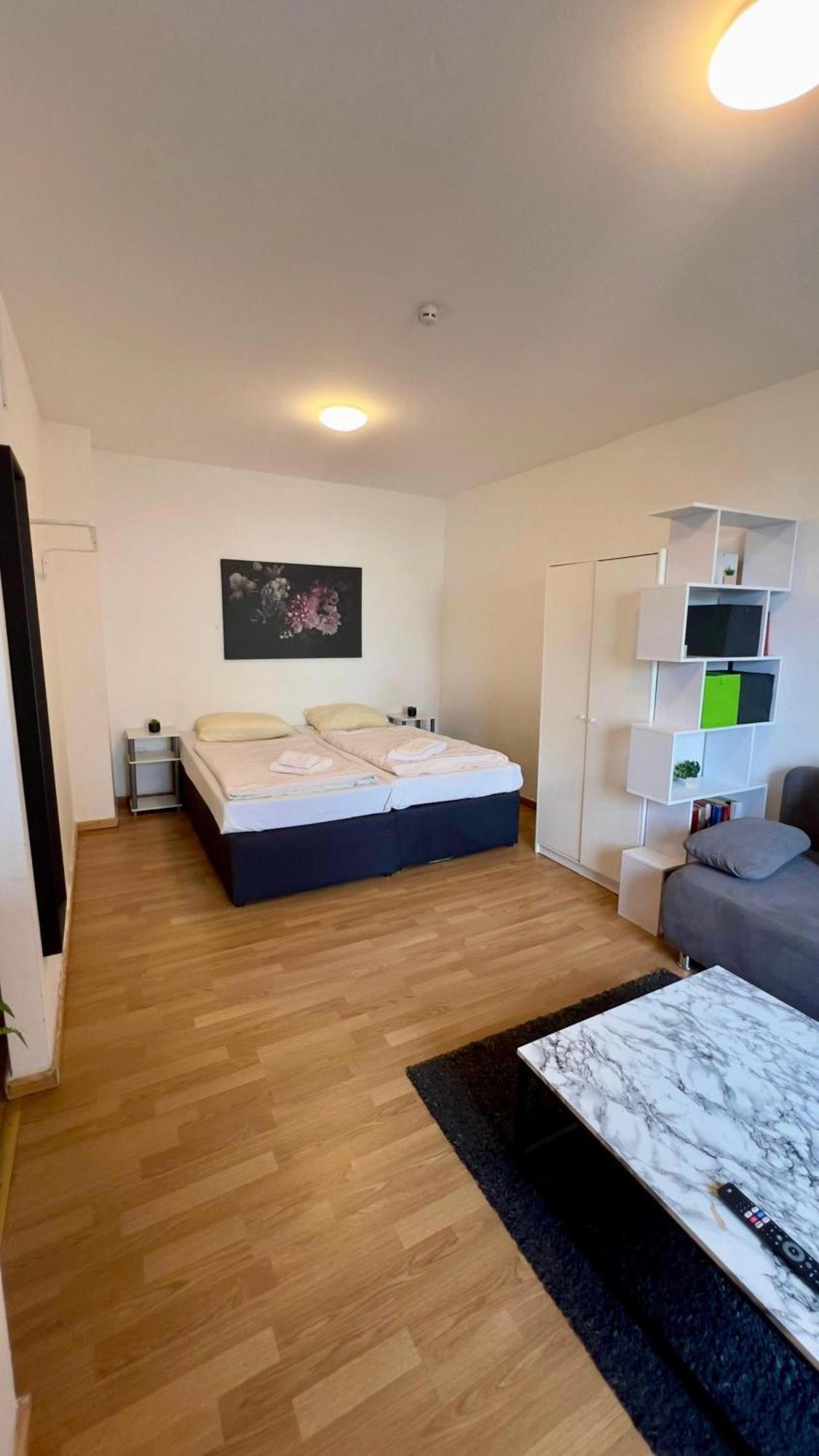 Praktische City Apartments Direkt Am Hauptbahnhof Neumuenster Exterior photo